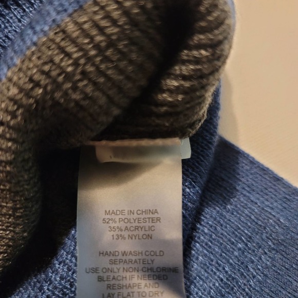 Vince Camuto Button Shoulder Colorblocked Sweater NWOT - Picture 10 of 12